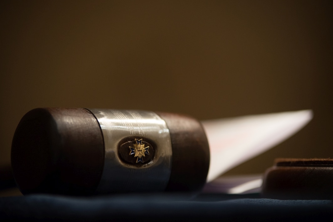 Hammer des Meister vom Stuhl