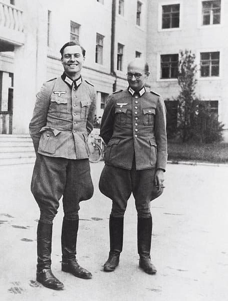 Claus Schenk Graf von Stauffenberg und Albrecht Ritter Mertz von Quirnheim, „Führerhauptquartier“ in Winniza/Ukraine, 1942
